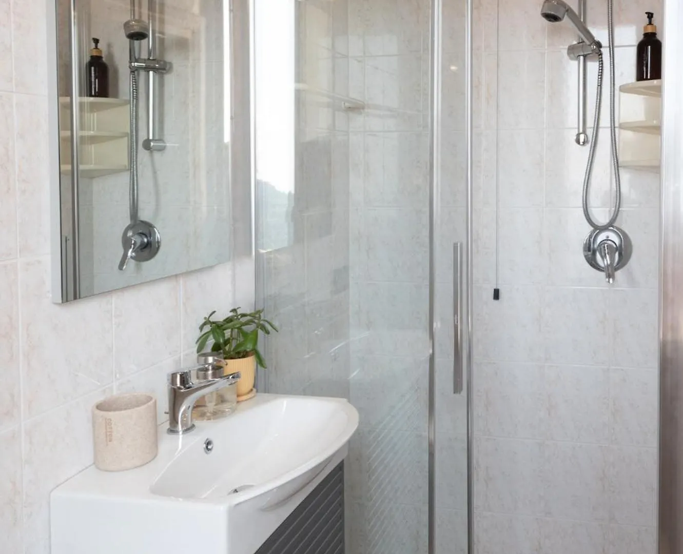 Hotel Diana Rooms Lusiana Italy